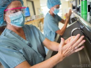 surgeons-washing-hands-in-sink
